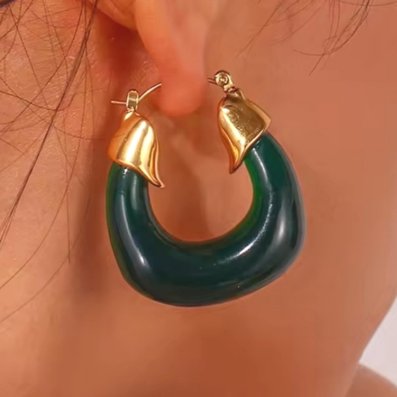 18k Gold Plated Emerald Lucite Hoop Earrings - Picture 4 of 5